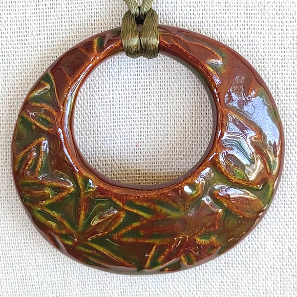 Ceramic Pendant Necklace with Silk Adjustable Rope Handmade Green Leaf Round 2" - Picture 5 of 8